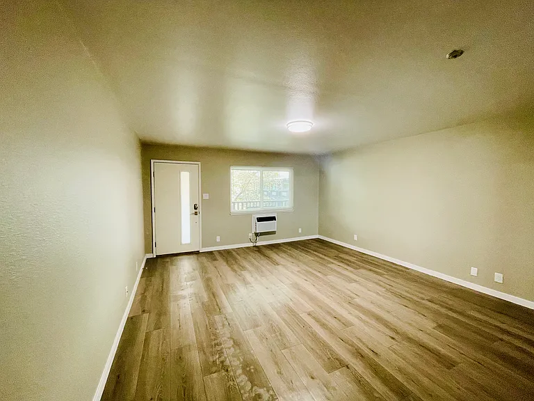 Studio - 420 SQ Ft