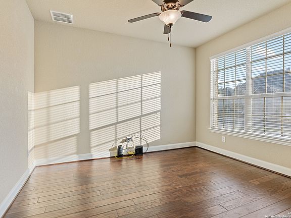 4th image of 5326 Tulip Bend