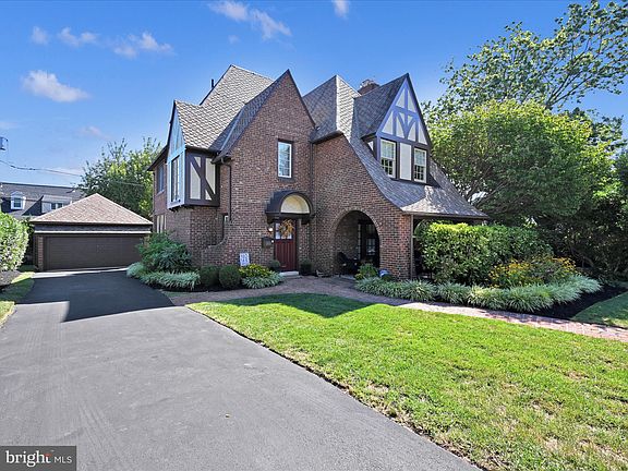 2nd image of 465 Windermere Ave