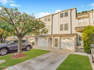 185 Lorraine Loop, Staten Island, NY 10309