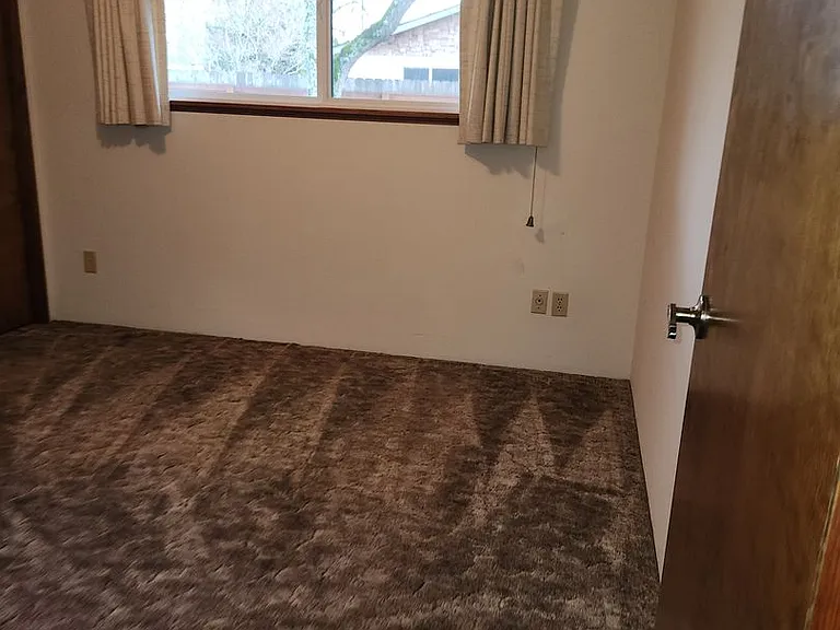 1100 Linn Way #B — Photo 10