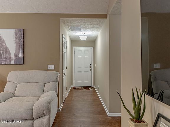 3rd image of 202 Hill Terrace Dr