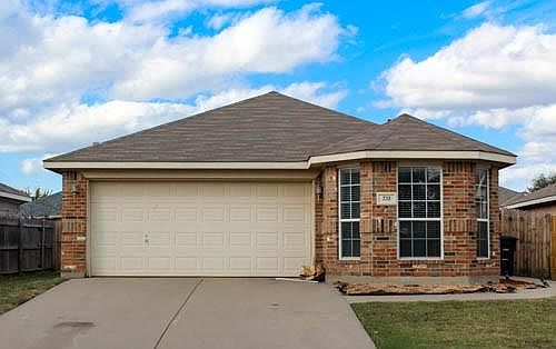 1st image of 733 Nelson Pl