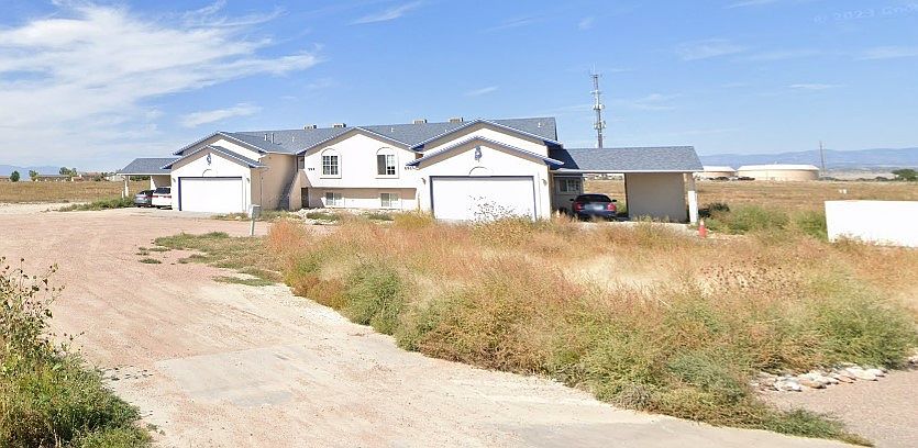 Quiet 4-plex w no other buildings nearby!