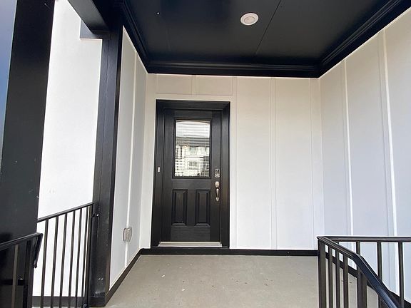 3rd image of 113 Lincoln St #103A