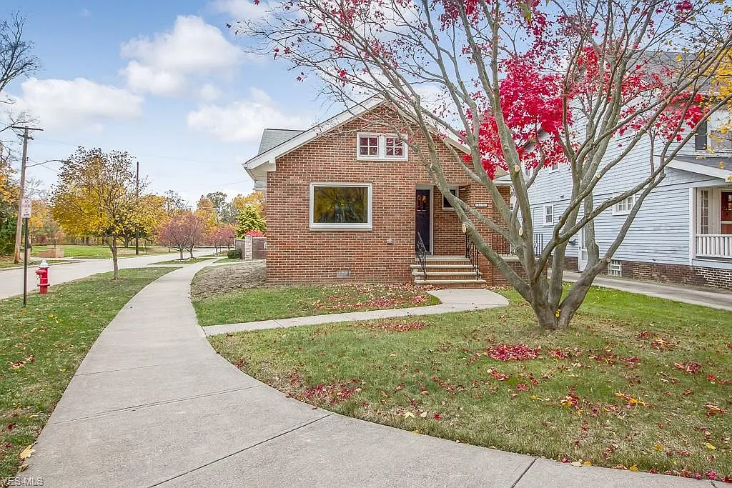 2172 Overbrook Ave photo 1