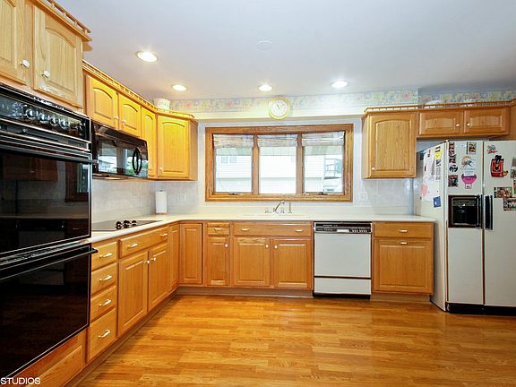 5th image of 10501 Lockwood Ave