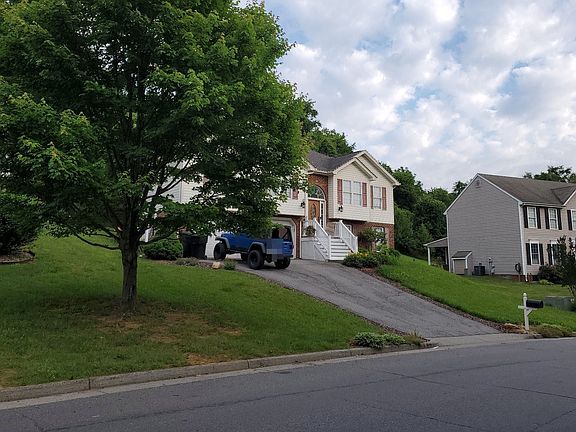 3rd image of 2503 Fountain Ln