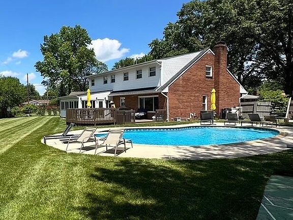 2nd image of 1349 Redwood Ct