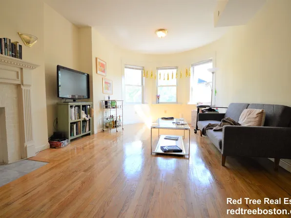 1406 Beacon St, Brookline, MA