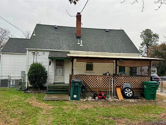 2nd image of 3904 E Chatham Dr