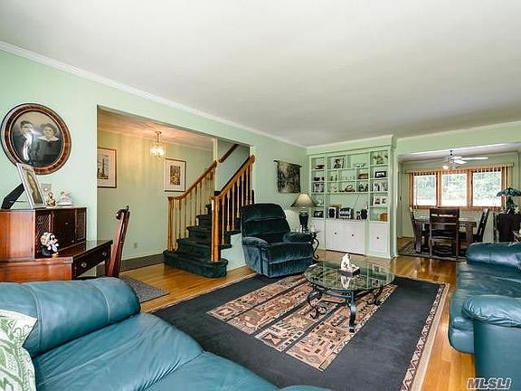 3rd image of 112 Woodoak Dr