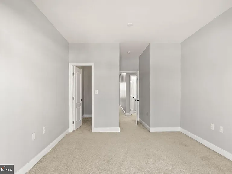 242 N Summit Ave #21 — Photo 38