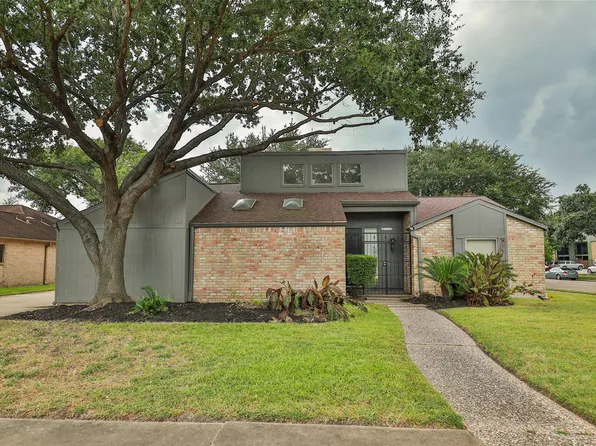 10702 Sandy Shoals Dr, Houston, TX 77071