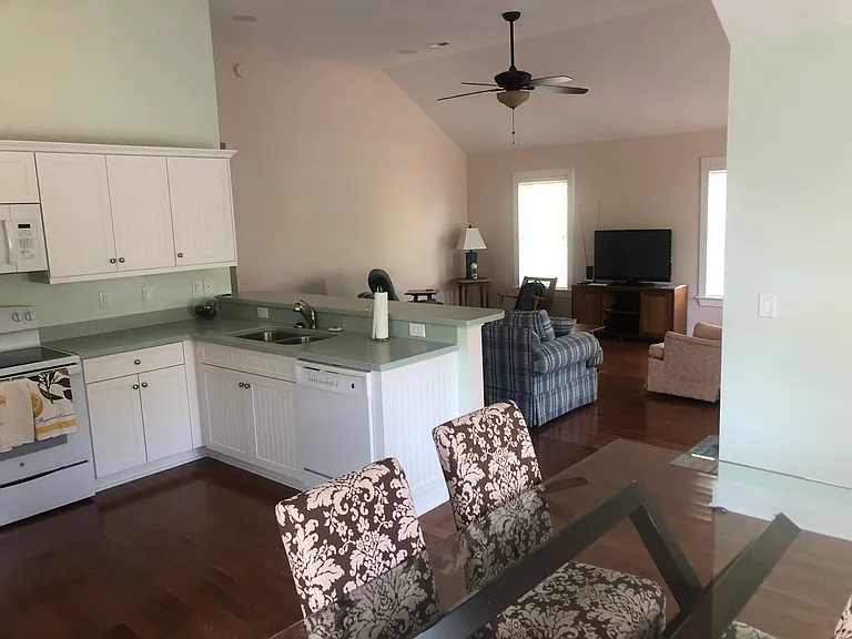 219 Quail Ln — Photo 5