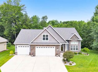 1059 Herne Bay Way, Green Bay, WI 54313