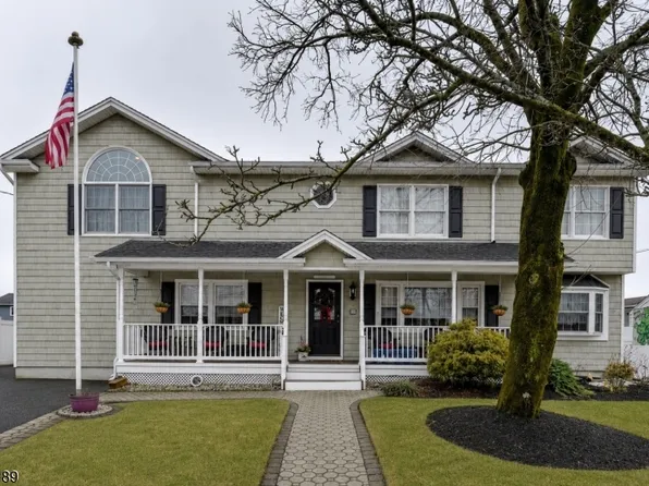 50 Winifred Dr, Totowa Boro, NJ 07512