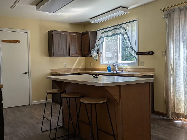 833 Finley Ln — Photo 3