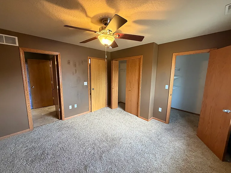 221 N Cherokee Dr — Photo 12
