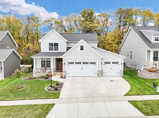 1311 Ravenwood Ln, Mahomet, IL 61853