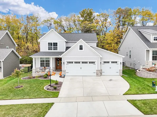 1311 Ravenwood Ln, Mahomet, IL 61853