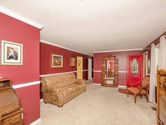 3rd image of 36 Tootsie Dr