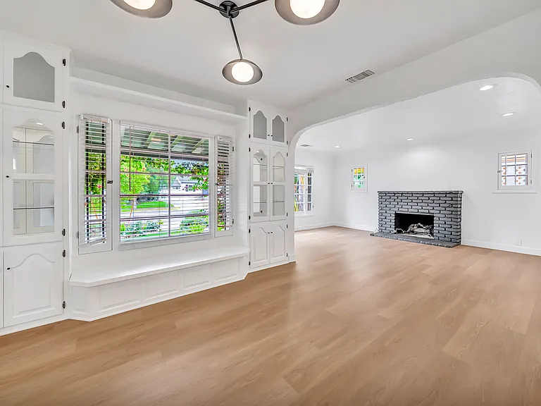 546 S Beachwood Dr — Photo 6