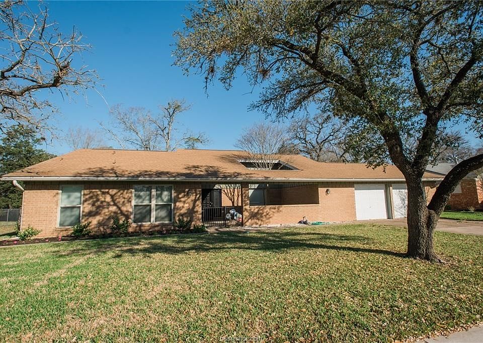 1st image of 1015 Guadalupe Dr