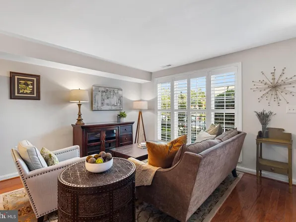 2511 N Dearing St, Alexandria, VA 22302