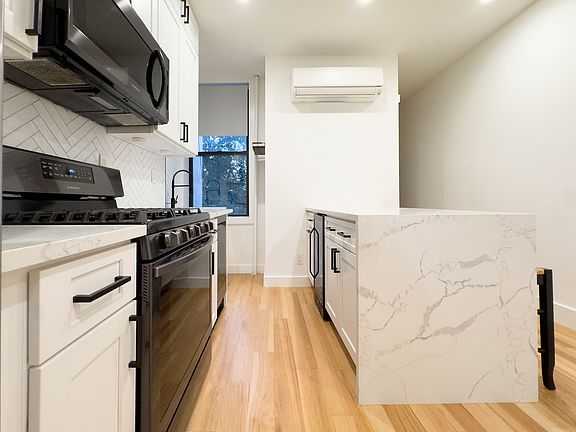 5th image of 298 Nassau Ave APT 2L