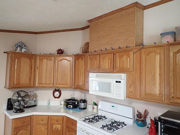 4th image of 29946 Roscommon Dr