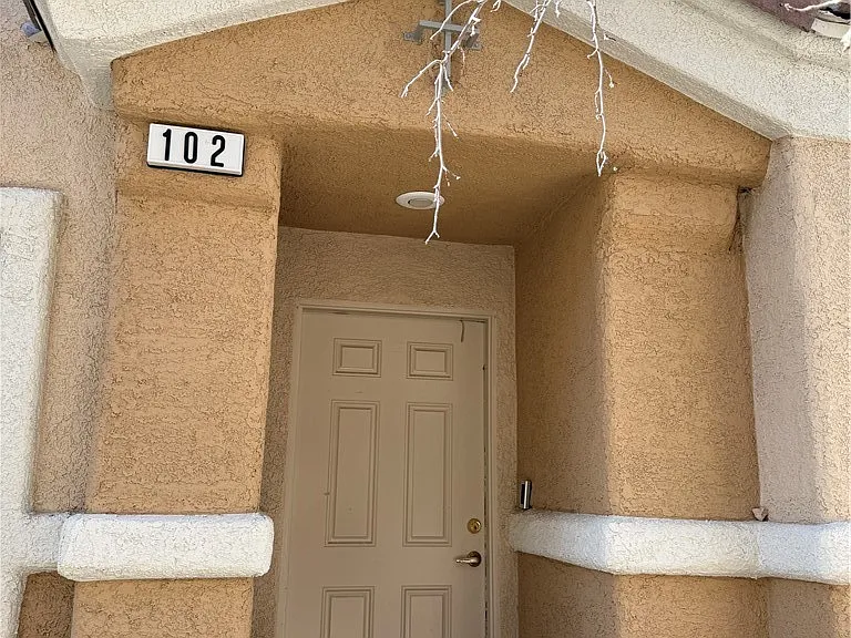 1069 Slate Crossing Ln #2 — Photo 2