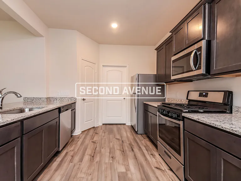 841 Serena Dr — Photo 2
