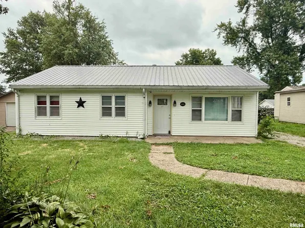 1020 W Adams St, Auburn, IL 62615