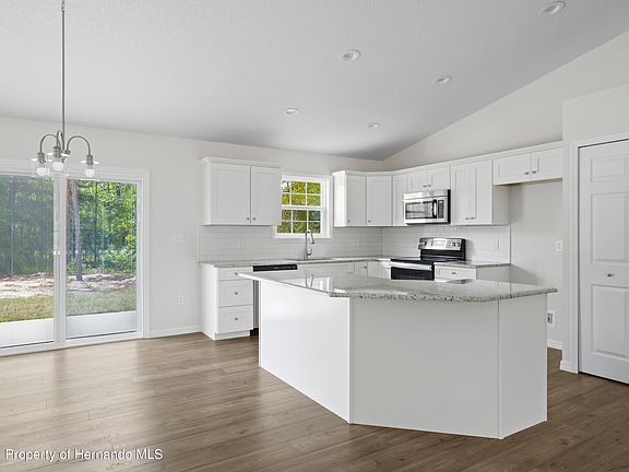 4th image of 14043 Cedarwood Ave