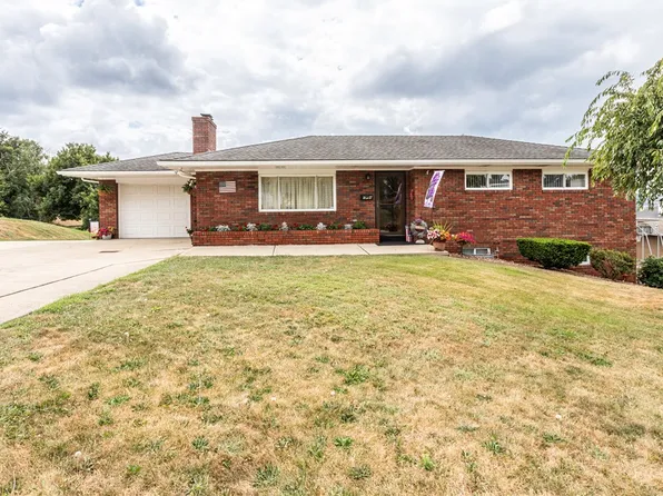 114 Frisbee Ave, Connellsville, PA 15425