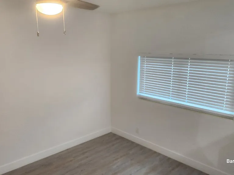 549 Martha Dr — Photo 12