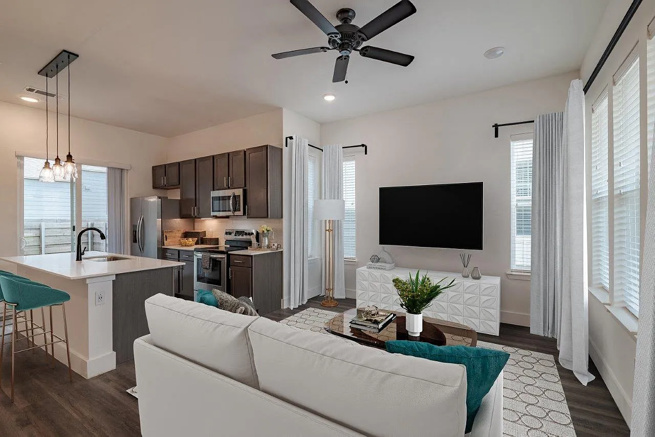 Elevate at Skyline Townhomes — Photo 4