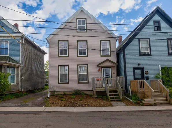 54 Bayfield St, Charlottetown, PE C1A 2G6