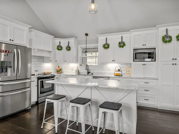 2015 Adams Rd, Charlotte, TN 37036