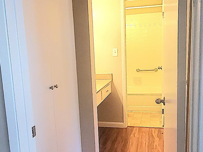 Hacienda Apartments — Photo 16