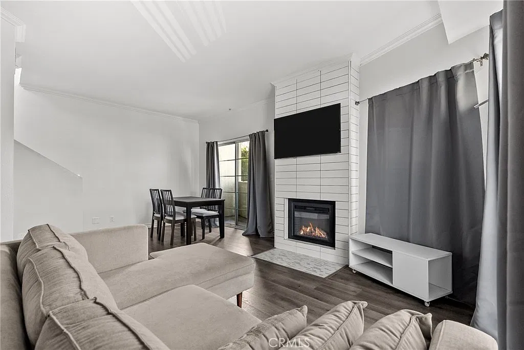 2 bed, 2.5 bath, 880 sqft, $2,950 — Photo 4