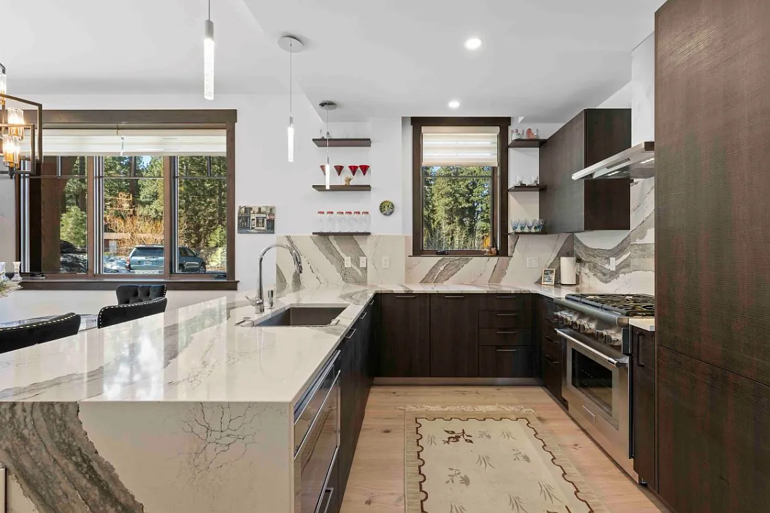 2 bed, 2.5 bath, 1256 sqft, $9,000 — Photo 2