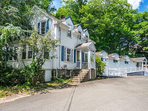 4th image of 521 Walpole St
