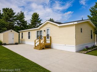 9449 W Bart Ct, Davisburg, MI 48350