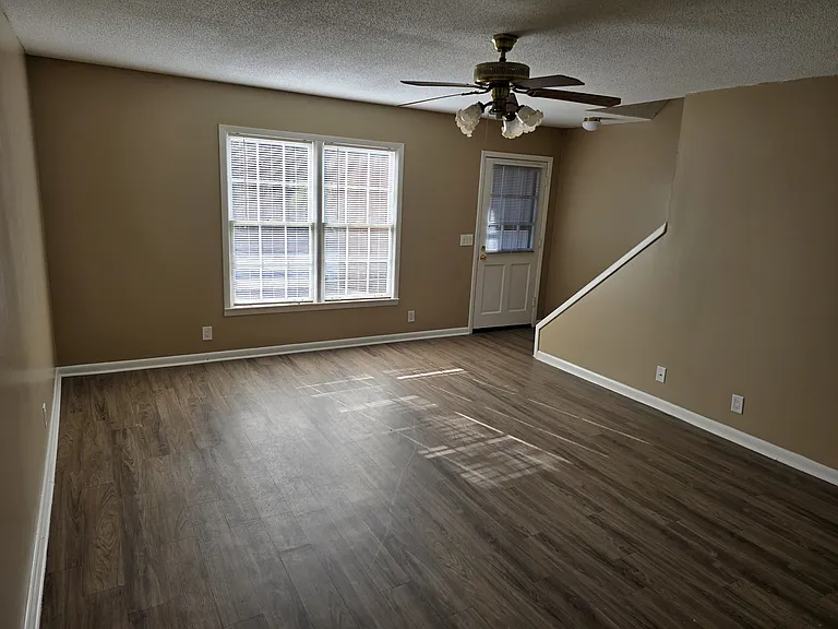 1951 Meadowbrook Cir #1951 — Photo 7