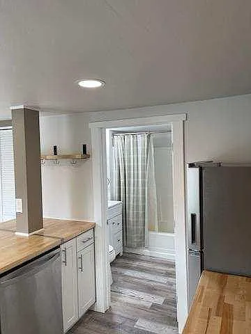 1209 E North Ave — Photo 15