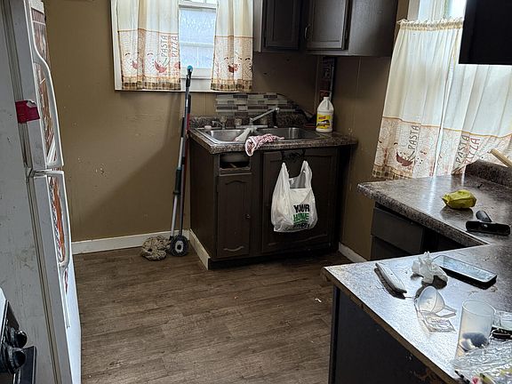 4th image of 833 Fillmore St