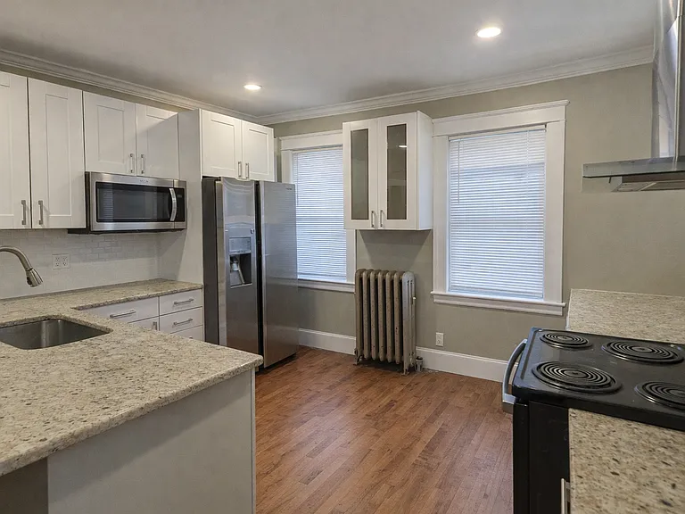 131 Providence St — Photo 9