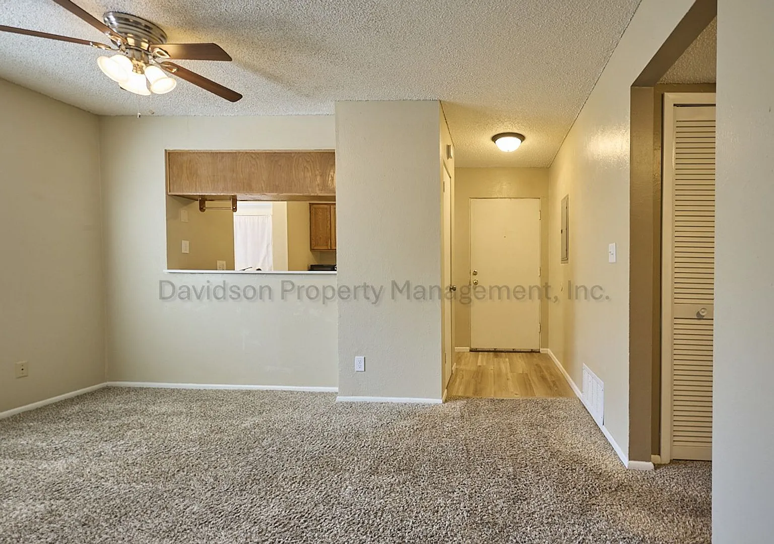 Cozy 3 Bedroom Condo in Eastern Colorado Springs — Photo 2